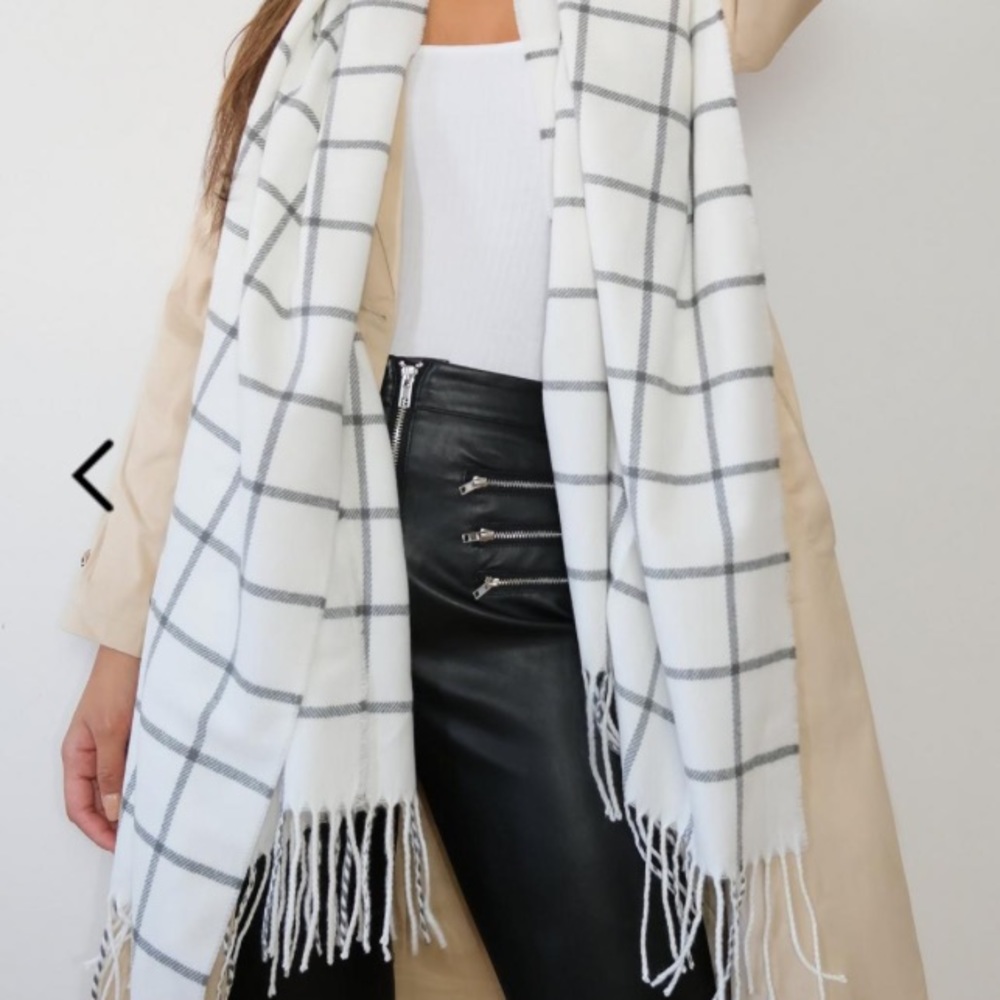 Loft Plaid Blanket Scarf with Fringe
